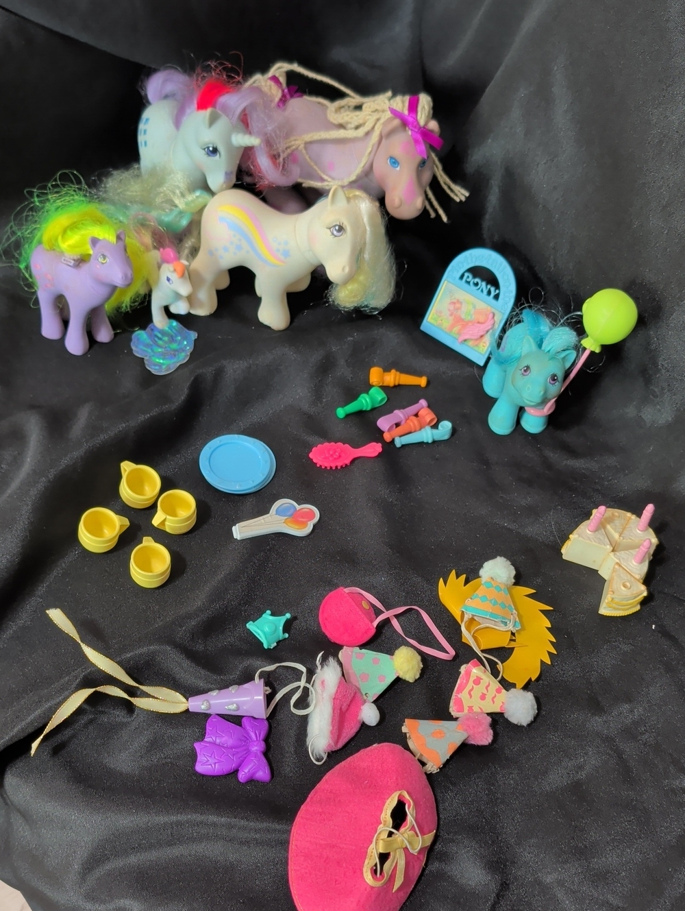 Vintage My Little Pony Lot! Birthday Party, Pony Clothes, And 6 Ponies! - Picture 7 of 11